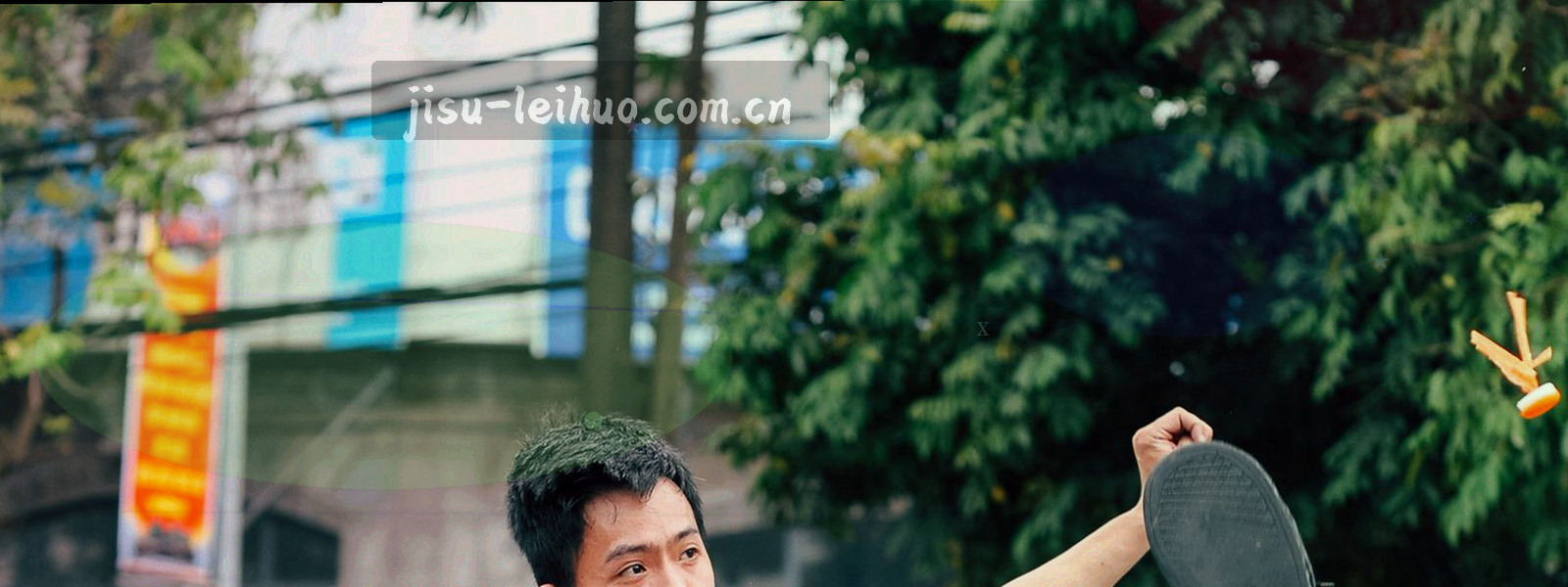 赛场灯光与散点数据标记叠合的抽象纹理，冷色高反差，画面中没有人物